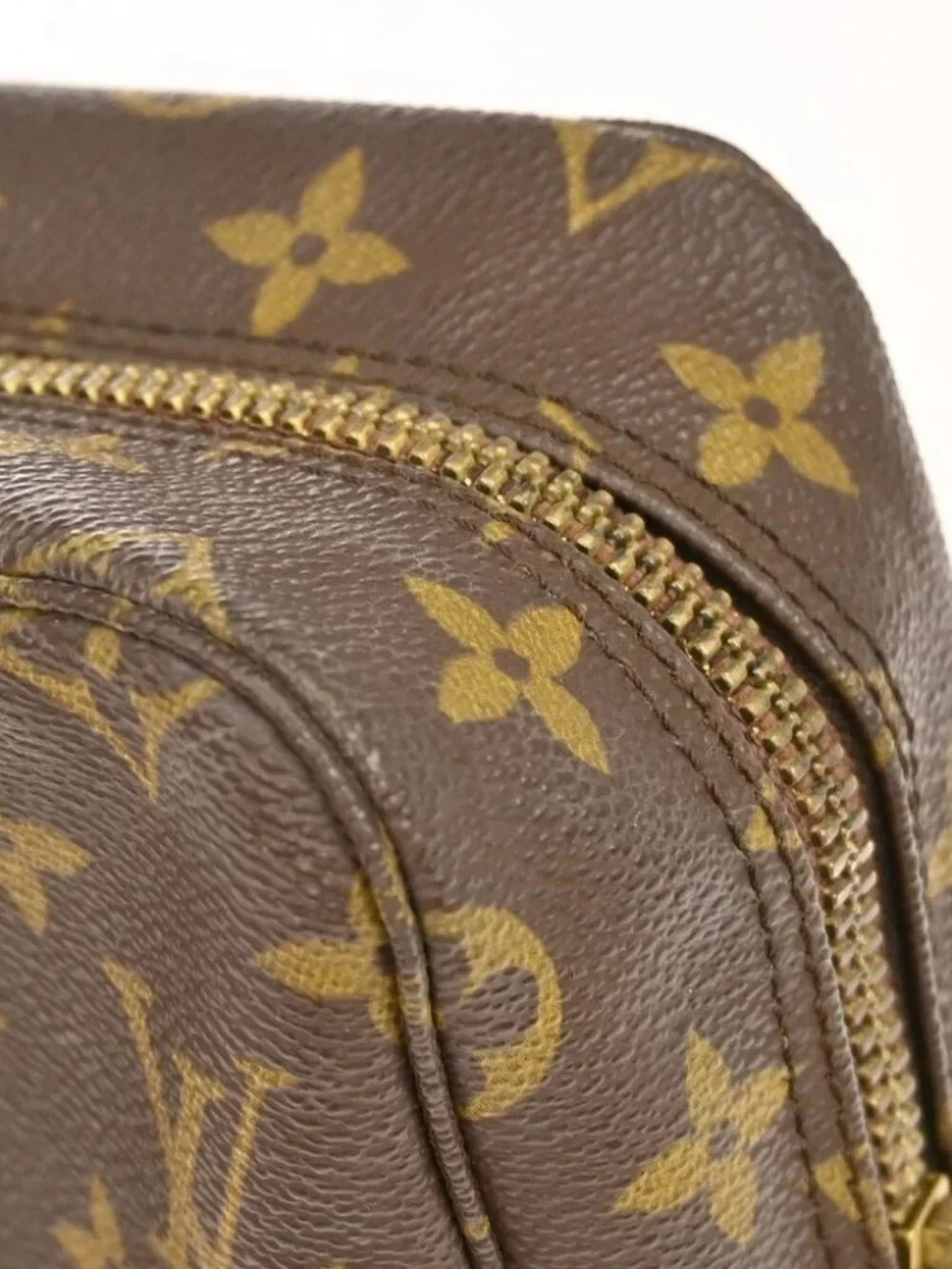 LOUIS VUITTON TROUSSE TOILETTE 28 COSMETIC POUCH